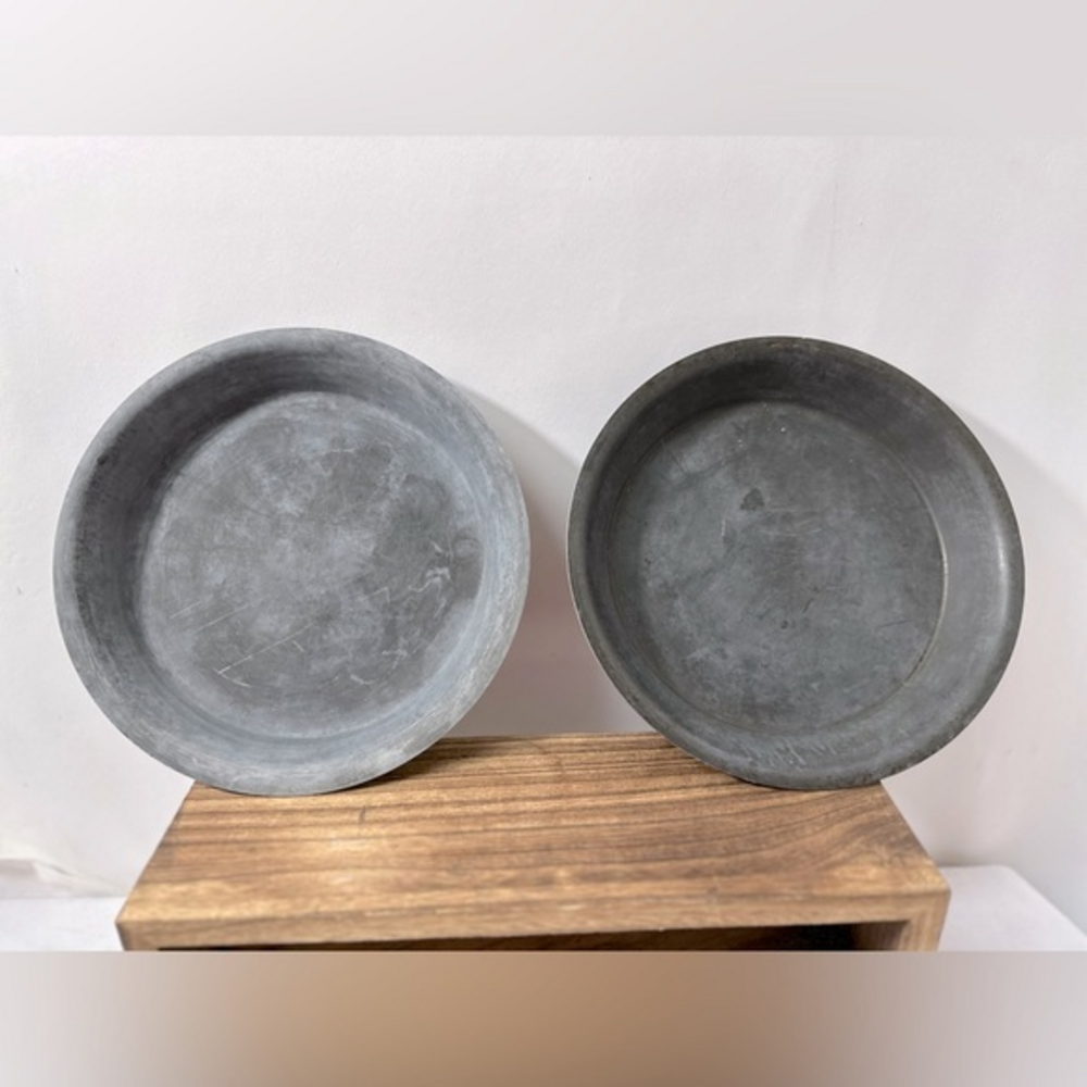 Vintage set (2) Miracle Maid 9.5" Metal Pie Pan West Bend WI USA  1970’s (1167)‎